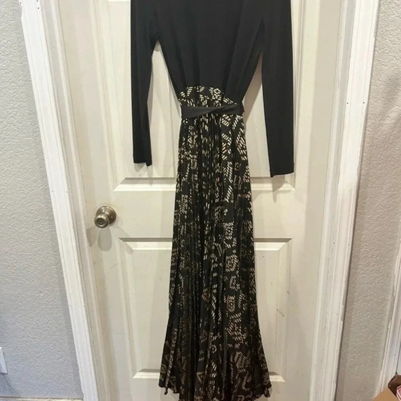 LuLaRoe‎ Elegant Collection Deanne Black Gold Wrap Dress size Small - Picture 7 of 9